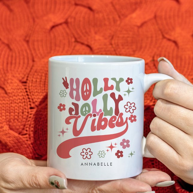 Mug Coloré Retro Super Holly Jolly Vibes (Colorful Retro Groovy Holly Jolly Vibes Holiday Coffee Mug)