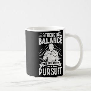 Mug Combat de karaté à la lance de force et poursuite