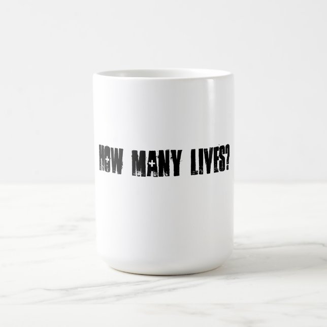 Mug Combien de vies attaquent (noir et blanc) (Centre)