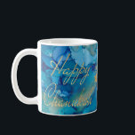 Mug Conception de boue d'Hanoukka colorée Golds/Blues<br><div class="desc">Tasse Hanoukka colorée et amusante. "Coloré, Or/Blues Design" Chanukah Mug. Personnalisez en supprimant le texte, "Cher Bubbie, Nous vous aimons ! Dana, Sarah et Daniel" et en ajoutant votre propre message. Utilisez votre style de police, votre couleur et votre taille préférés. L'élément design "Happy Chanukah" peut être déplacé, redimensionné et...</div>