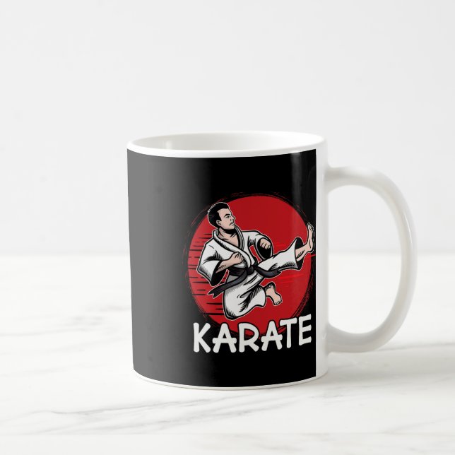 Mug Conception de karatéka homme faisant un coup de pi (Droite)