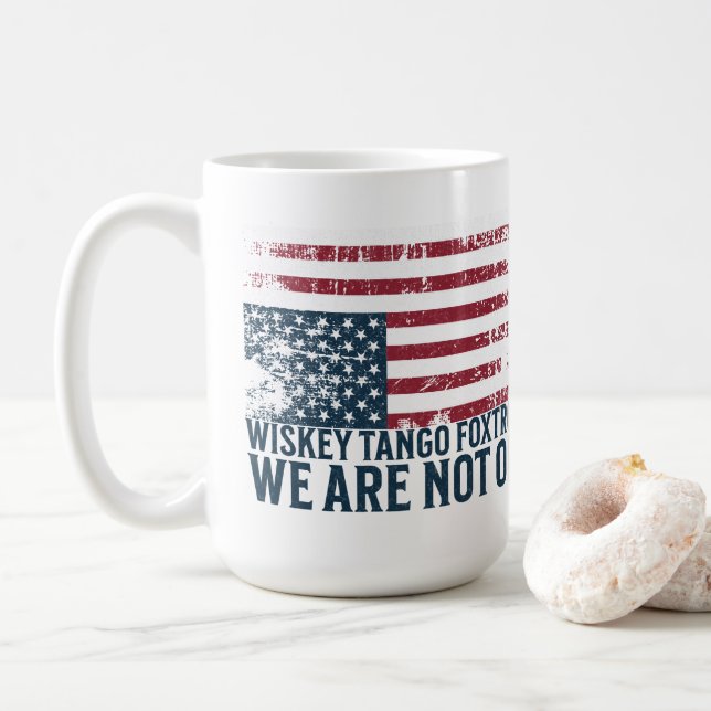 Mug Conception du drapeau anti-Trump Whiskey Tango Fox (Avec donut)