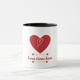 Mug Conception florale Cœur Rouge – “L'amour vit ici” 