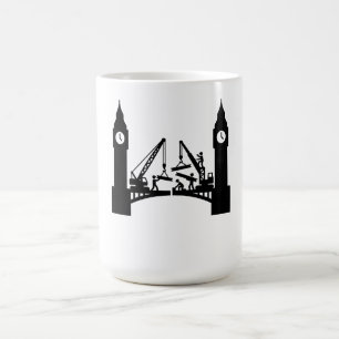 Mug Construction épique d'un pont à tour horloge à Lon