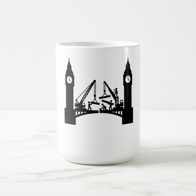 Mug Construction épique d'un pont à tour horloge à Lon (Centre)