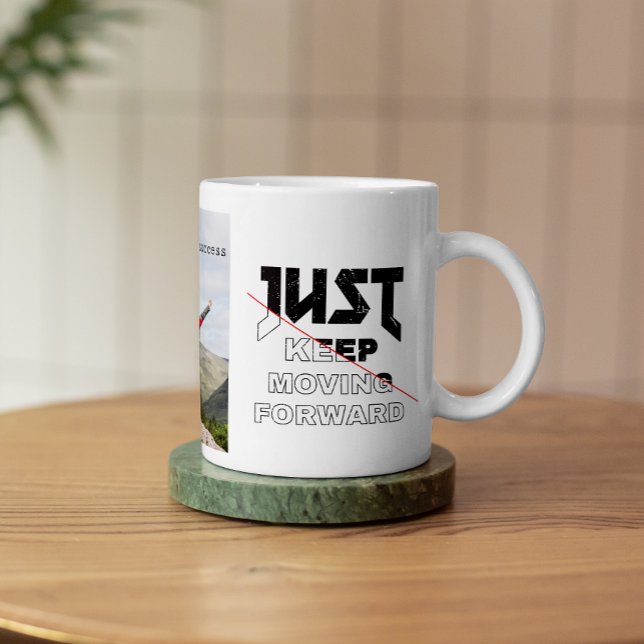 Mug Continuez juste à avancer noir et blanc Typo photo (Just Keep Moving Forward Black & White Typo Photo Mug)