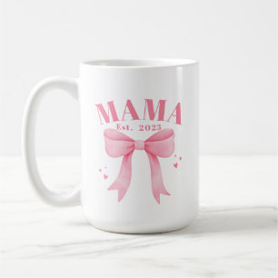 Mug Coquette Rose Mama Est. 2025 Fête des mères de la