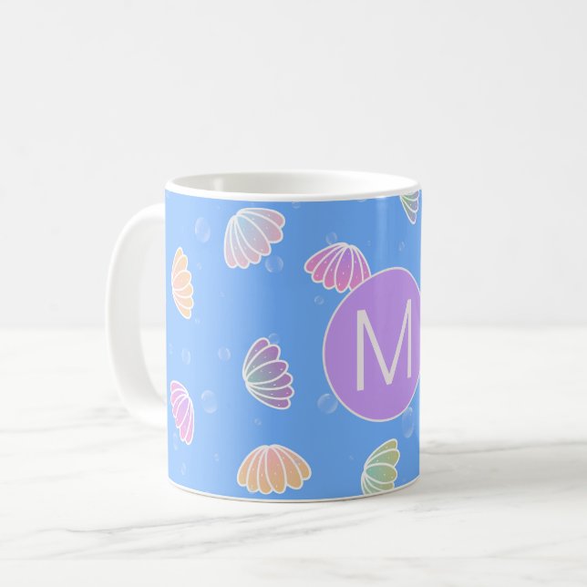 Mug Coquillages colorés Motif Monogramme bleu clair (Devant gauche)