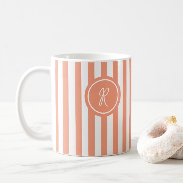 Mug Coral French Beach Stripe Monogramme personnalisé (Avec donut)