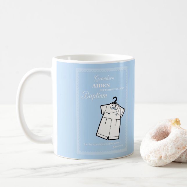Mug Costume Baptême de petit-fils sur Bleu bébé Person (Avec donut)