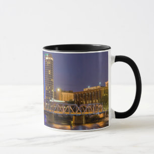 Mug Coucher de soleil sur l'horizon, sur la rivière Gr