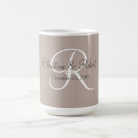 Mug Coupe monogrammée Mariage ou anniversaire<br><div class="desc">À la recherche d'un mariage spécial ou d'un cadeau d'anniversaire?  Ajoutez cette touche personnelle donnant une tasse de café monogrammée.</div>