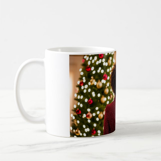 Mug Couple de femmes devant un sapin de Noël  (Gauche)