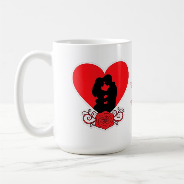 Mug Couple s'étreignant dans un cœur rouge avec une ro (Gauche)