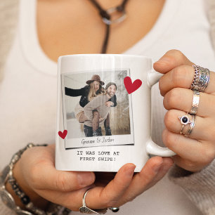 Mug Couples Love at First Swipe’ rencontre en ligne