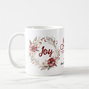 Mug Couronne de Noël avec fleurs rouges et baies Joy