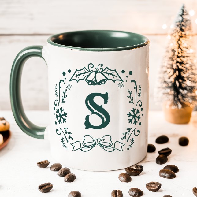 Mug Couronne de Noël verte personnalisée avec monogram (Créateur téléchargé)