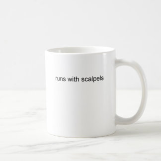 Mug Courses avec des scalpels