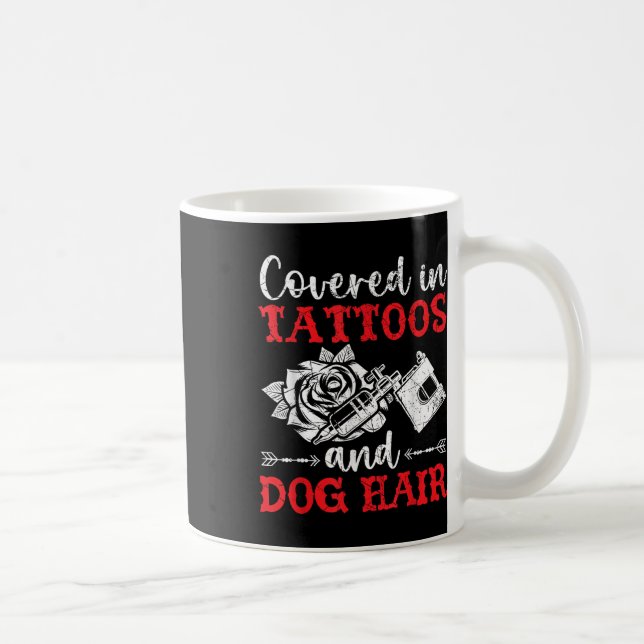 Mug Couvert De Tatouages Et De Tatouages De Cheveux De (Droite)