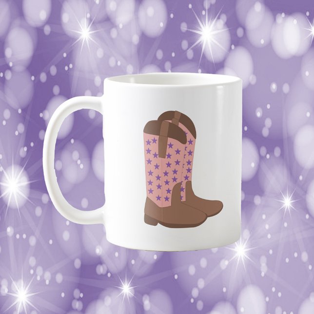 Mug Cowboy Boot Brown rose violet étoiles (A mug with a pair of cowboy boots done in brown and pink with purple stars)