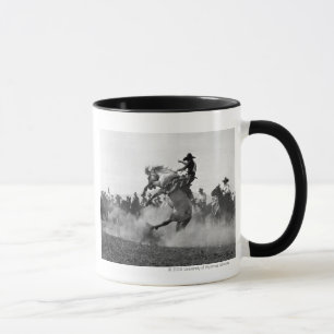 Mug Cowboy sur cheval sauvage s'opposant