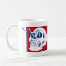 Crâne de l'artiste avec crayons et pinceaux