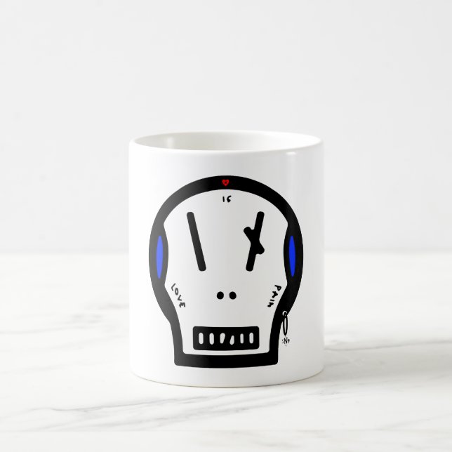 Mug Crâne dit: "l'amour est douleur" (Centre)