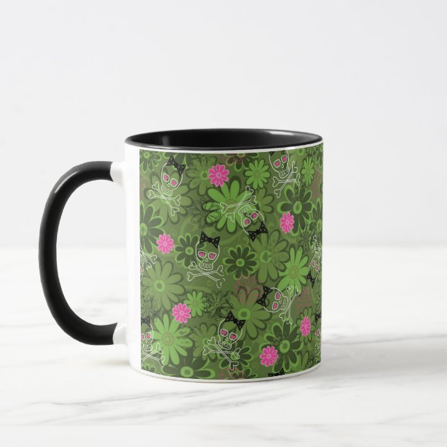 Mug Crânes punks Girly sur l'arrière - plan de Camo de (Gauche)