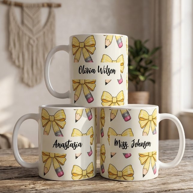 Mug Crayon Ruban Jaune Coquette Professeur Nom (Custom Retro Teacher Appreciation Gift for Her | Preppy Teacher Graduation Gift for New Teachers)