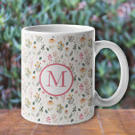 Mug Créez votre propre monogramme floral personnalisé<br><div class="desc">Créez votre propre tasse à café personnalisée avec ce motif de fleurs de jardin et votre initiale dans n'importe quelle couleur. Vous pouvez créer des tasses à café et à thé, des tasses à latte, des tasses à expresso, des verres, des steins et plus encore. Options de couleur disponibles. Différentes...</div>