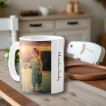 Mug Créez votre propre photo de famille monogrammée<br><div class="desc">Créez votre propre photo de famille monogrammed Coffee Mug. Ajoutez vos plus belles photos,  ajoutez votre nom et créez une tasse très personnelle et unique.</div>