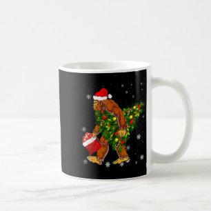 Mug Croyant Sasquatch Bigfoot portant un sapin de Noël