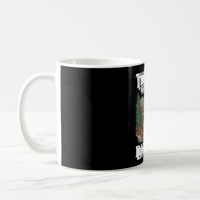 Mug Croyante en Bigfoot fille sasquatch forêt cryptide (Gauche)