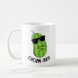 Mug Cucum-bro Funny Veggie Cucumber Pun<br><div class="desc">Cucum-bro Funny Veggie Cucumber Pun présente un joli cool concombre dans ses lunettes de soleil. Un cadeau parfait pour la famille et les amis qui aiment les puns de concombre veggie mignonette.</div>