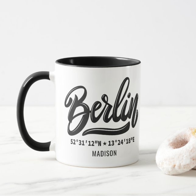 Mug Custom Name Berlin Germany Coordinates (Avec donut)