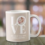 Mug Custom We Love You Dad Fête des pères photo<br><div class="desc">This We Love You Dad Photo Mug est décoré du mot LOVE dans la typographie blanche sur un arrière - plan beige. Facilement personnalisable avec votre photo et votre nom. Fait un grand cadeau de Fête des pères.</div>