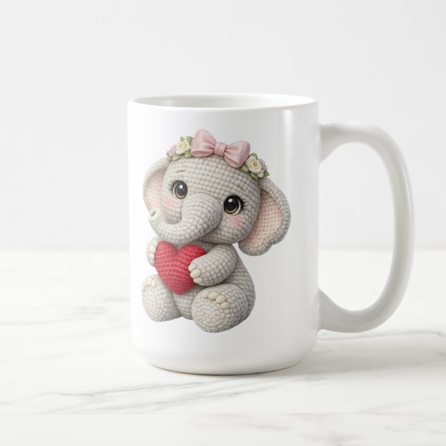Mug Cute Crochet Elephant Holding Heart Amigurumi Art (Droite)
