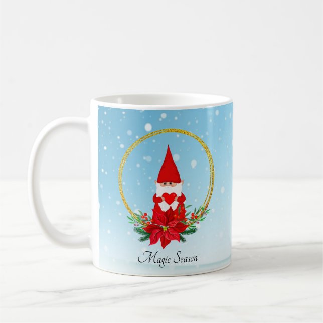 Mug Cute Gnome et couronne de Noël sur canapé bleu cla (Gauche)