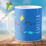 Mug Cute Kite Dessin Cloud Nom des enfants<br><div class="desc">Cute Kite Dessin Cloud Enfants Nom Café Mug. Tasse mignonne avec deux cerfs-volants aux couleurs jaune et rouge volant dans le ciel. Personnalisez la tasse avec votre nom.</div>