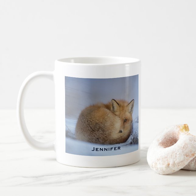 Mug Cute Little Fox Curling Up Winter Photo (Avec donut)