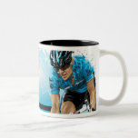 Mug cycliste<br><div class="desc">Es-tu un Noir de Cyclisme ? Pensez-vous être le prochain Lance Armstrong ? Puis achetez cette tasse, versez votre boisson liquide et faites savoir à tous les perdants de votre bureau que vous êtes le vrai cycliste de votre bureau. Cette énorme tasse fait également un grand cadeau pour les passionnés...</div>