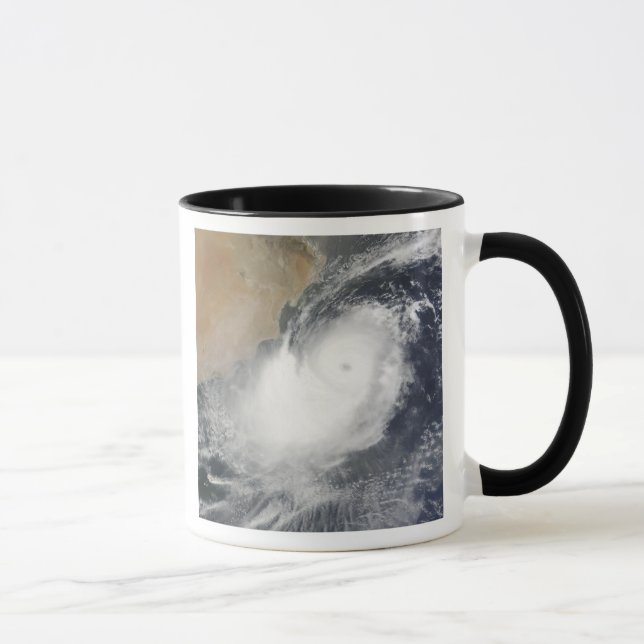 Mug Cyclone tropical Phet dans la mer d'Oman (Droite)
