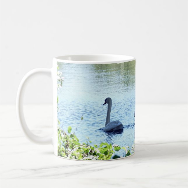 Mug Cygne avec cygneaux sur la rivière (Gauche)
