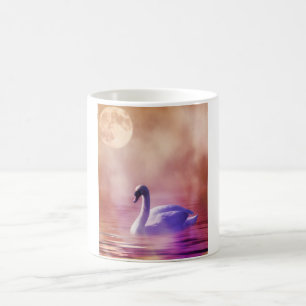 Mug Cygne blanc flottant sur un lac brumeux