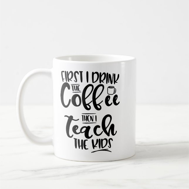 Mug D'abord je bois du café alors que j'enseigne les (Gauche)