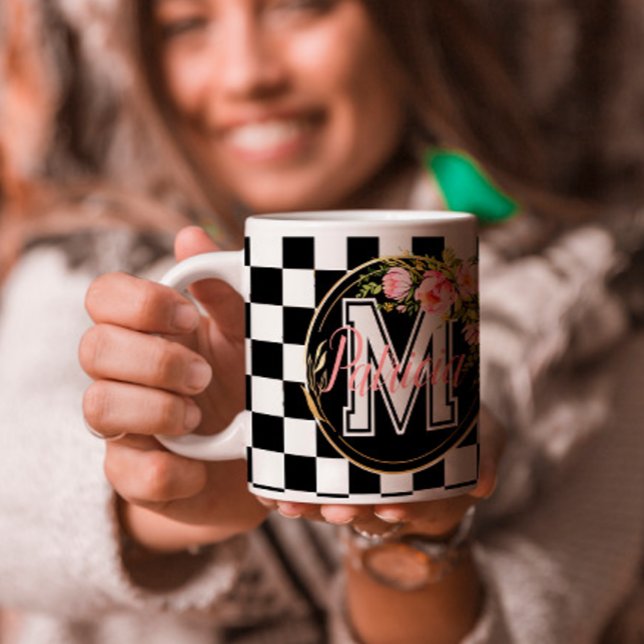 Mug damier noir et blanc Monographie rose florale (Créateur téléchargé)