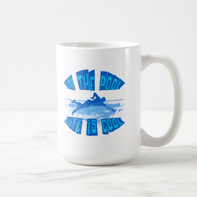 MUG DANS LA PISCINE, LA VIE EST FRAÎCHE (Droite)