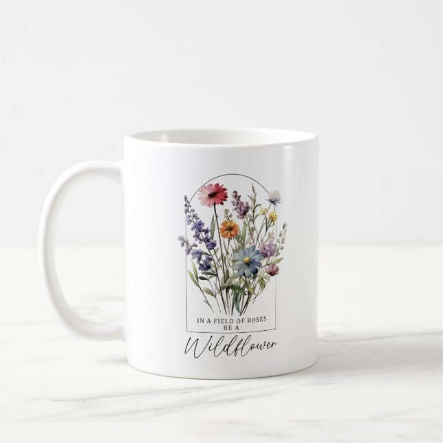 Mug Dans Un Domaine De Rose Être Un Fleur sauvage (Gauche)