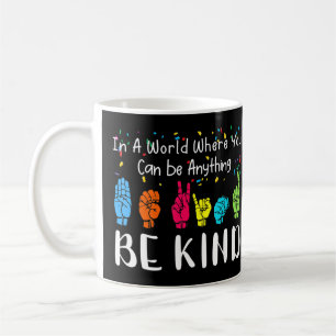 Mug Dans un monde où tu peux être n'importe quoi, t-sh