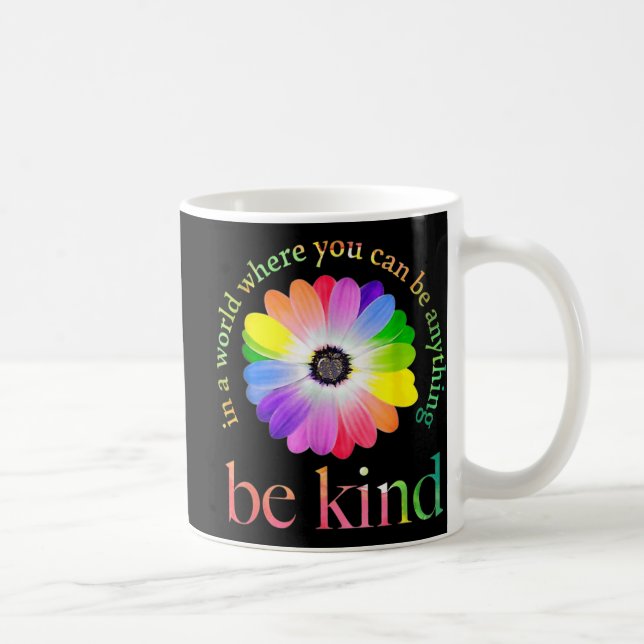 Mug Dans un monde où vous pouvez être n'importe quoi c (Droite)